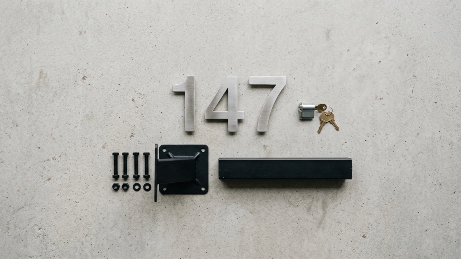 Brievenbusaccessoires: inox huisnummers, montagevoet, staander en cilinderslot